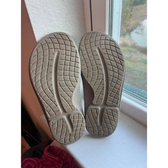 OOfos OOriginal Sandals in Nomad (Taupe/Tan) Men’s 5 | Women’s 7 - Picture 5 of 12